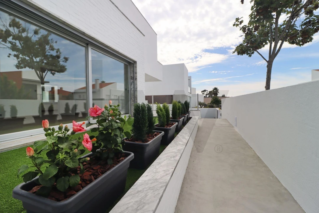 Moradia T4 para Venda em Santa Maria, São Pedro e Matacães Foto 18