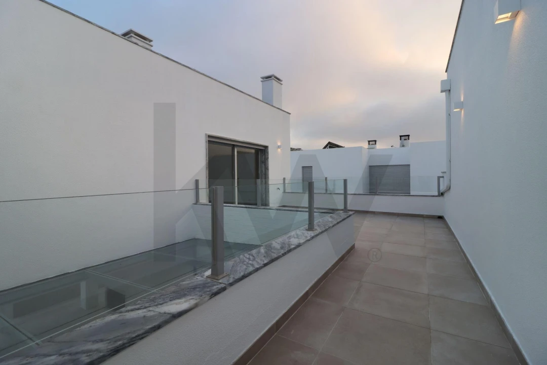 Moradia T4 para Venda em Santa Maria, São Pedro e Matacães Foto 61