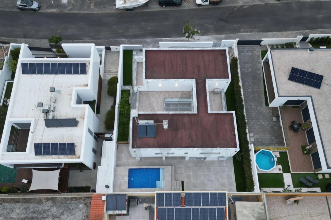 Moradia T4 para Venda em Santa Maria, São Pedro e Matacães Foto 10