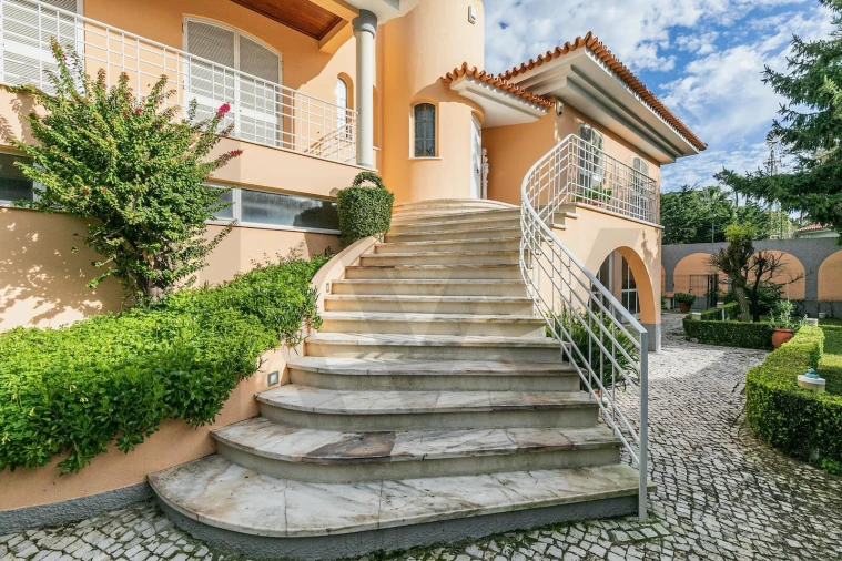 Moradia T4 para Venda em Algueirão-Mem Martins Foto 1