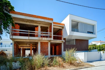 Moradia T4 para Venda em Charneca de Caparica e Sobreda