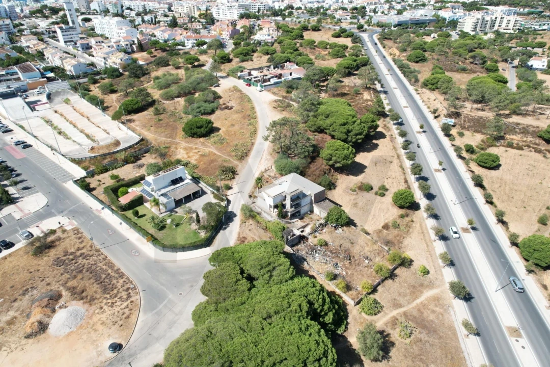 Terreno para Venda em Quarteira Foto 6