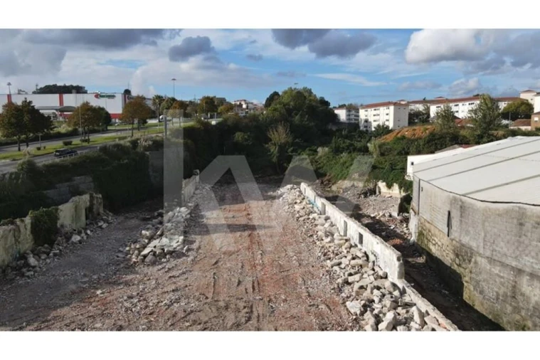 Terreno para Venda em Campanhã Foto 2