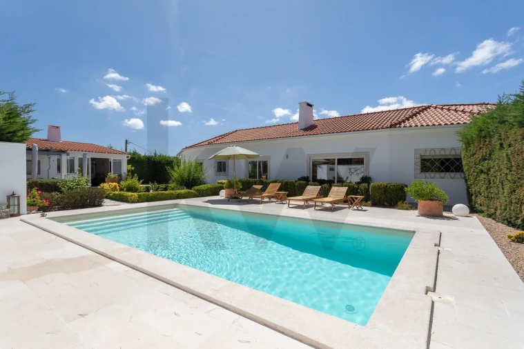 Moradia T4 para Venda em Olhalvo Foto 4