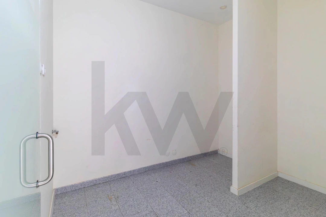 Loja para Arrendamento em Mafamude e Vilar do Paraíso Foto 17