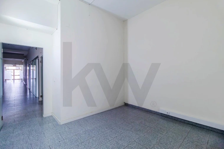 Loja para Arrendamento em Mafamude e Vilar do Paraíso Foto 19