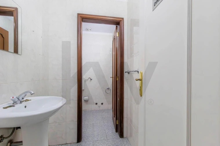 Loja para Arrendamento em Mafamude e Vilar do Paraíso Foto 12