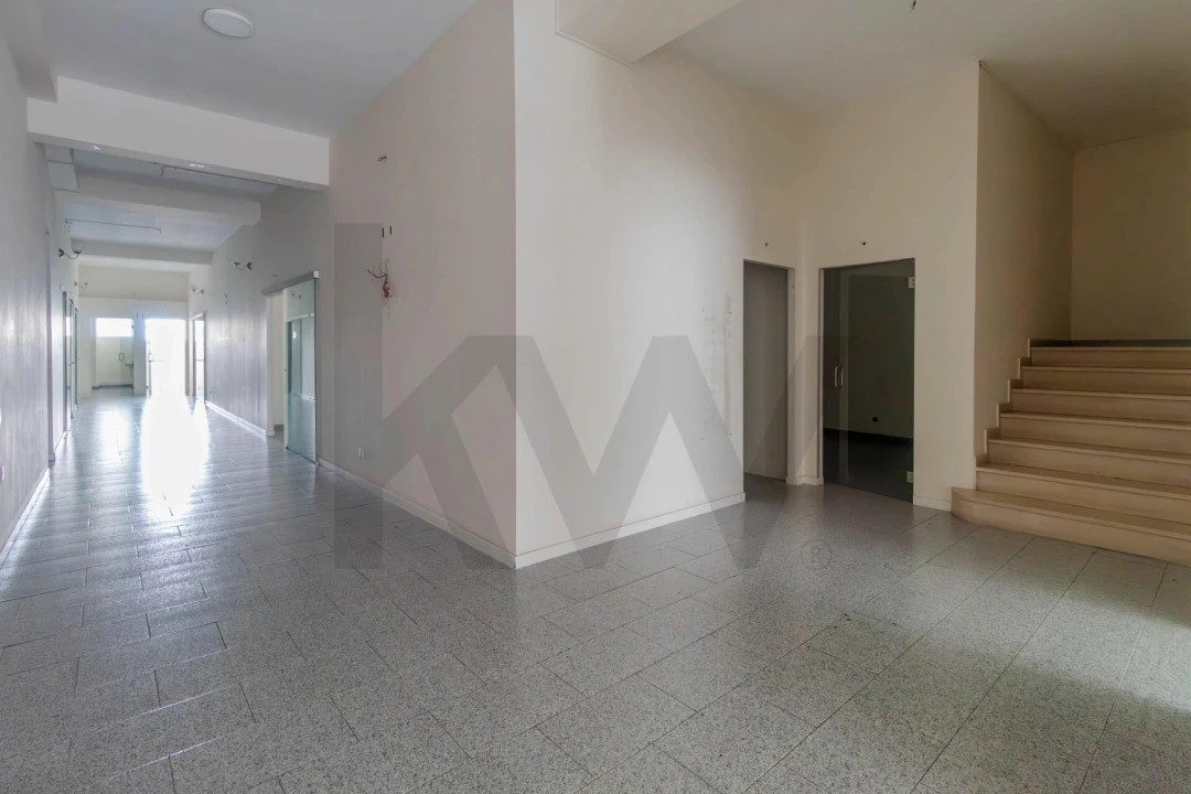 Loja para Arrendamento em Mafamude e Vilar do Paraíso Foto 4