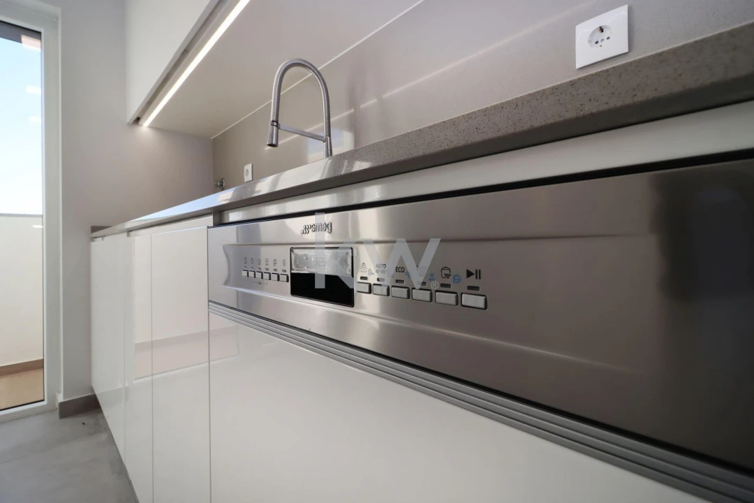Apartamento T3 para Venda em Carcavelos e Parede Foto 16