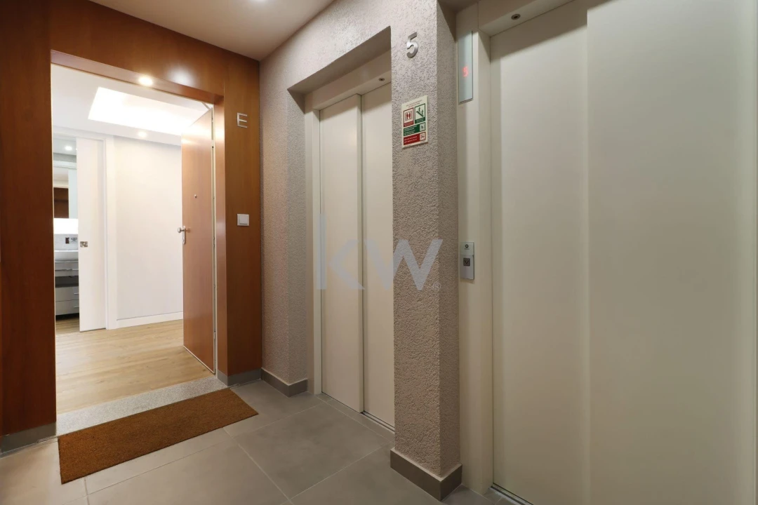 Apartamento T3 para Venda em Carcavelos e Parede Foto 44