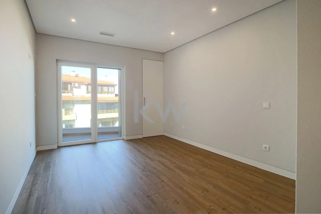 Apartamento T3 para Venda em Carcavelos e Parede Foto 36
