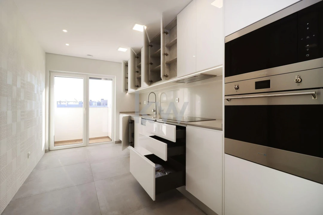 Apartamento T3 para Venda em Carcavelos e Parede Foto 13