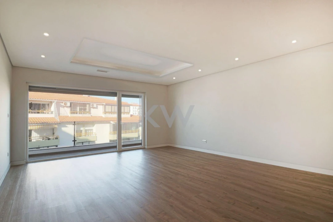 Apartamento T3 para Venda em Carcavelos e Parede Foto 1