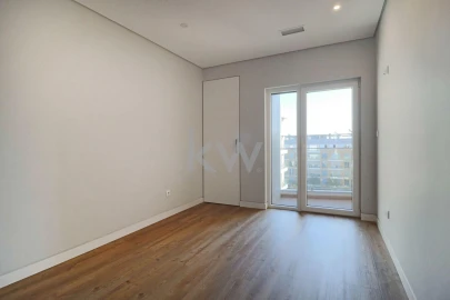 Apartamento T3 para Venda em Carcavelos e Parede