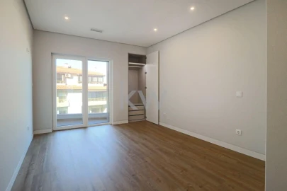 Apartamento T3 para Venda em Carcavelos e Parede