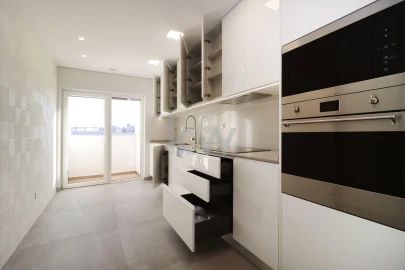 Apartamento T3 para Venda em Carcavelos e Parede