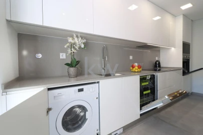 Apartamento T3 para Venda em Carcavelos e Parede