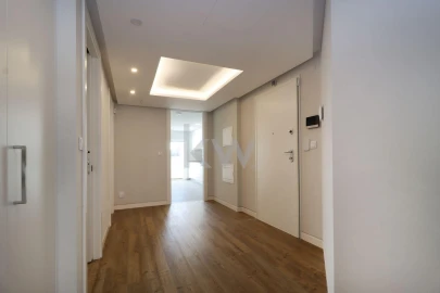 Apartamento T3 para Venda em Carcavelos e Parede