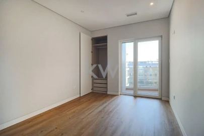Apartamento T3 para Venda em Carcavelos e Parede