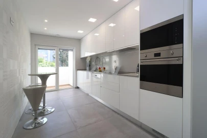 Apartamento T3 para Venda em Carcavelos e Parede