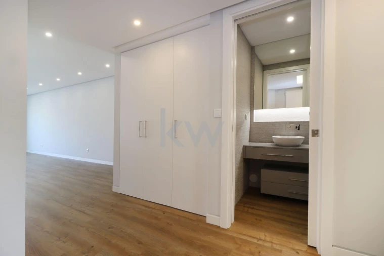 Apartamento T3 para Venda em Carcavelos e Parede Foto 8