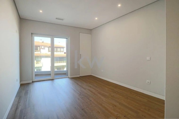 Apartamento T3 para Venda em Carcavelos e Parede Foto 36