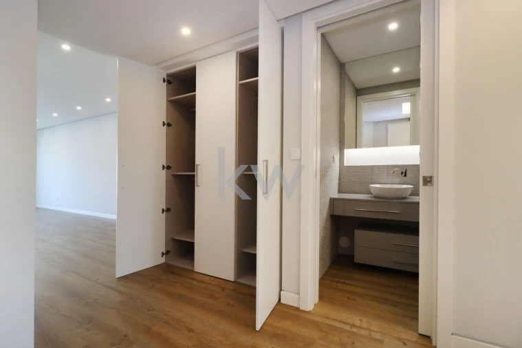 Apartamento T3 para Venda em Carcavelos e Parede Foto 7
