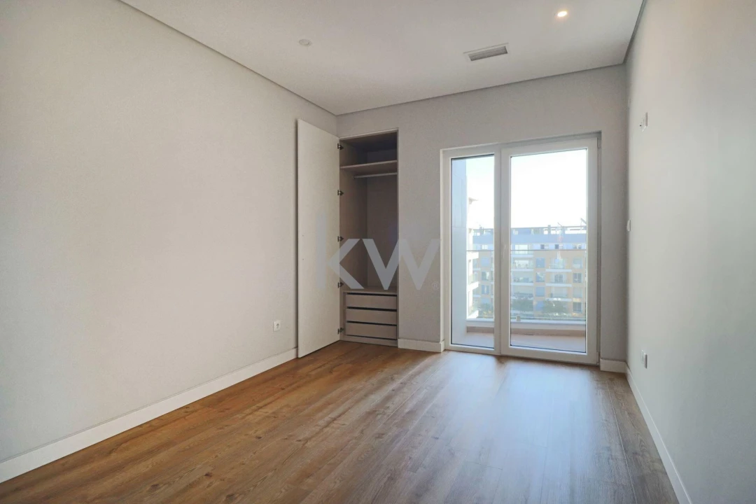 Apartamento T3 para Venda em Carcavelos e Parede Foto 22