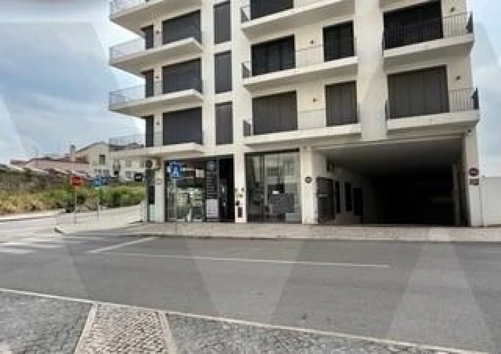 Garagem para Venda em Romeira e Várzea Foto 2