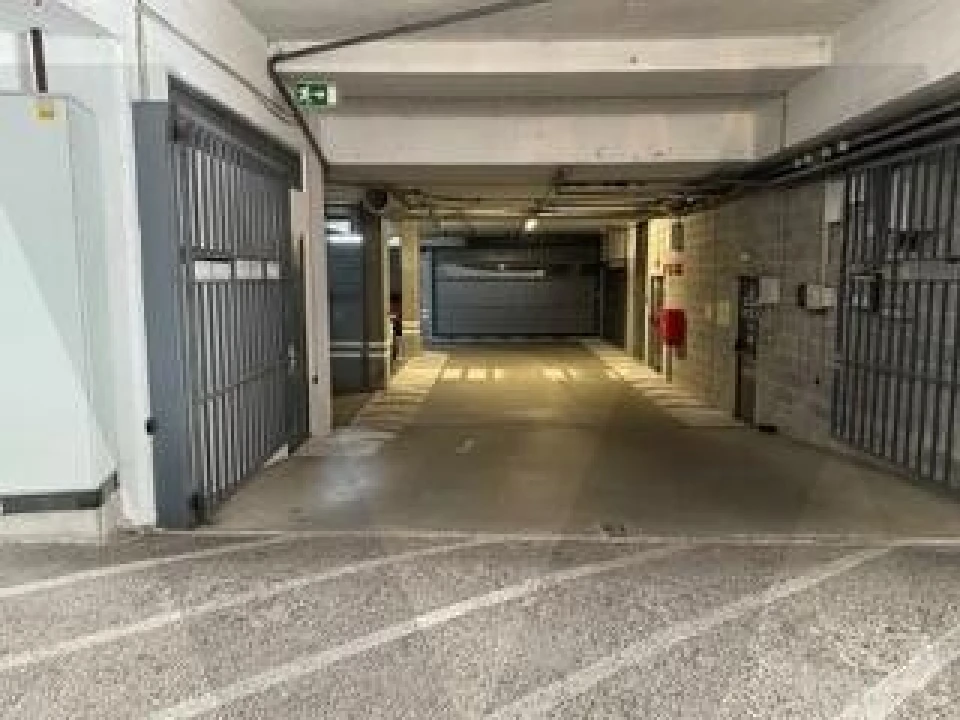 Garagem para Venda em Romeira e Várzea Foto 5