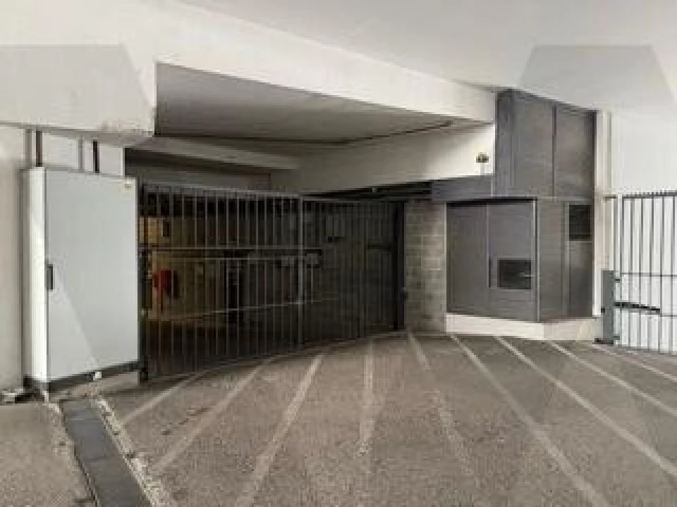Garagem para Venda em Romeira e Várzea Foto 4