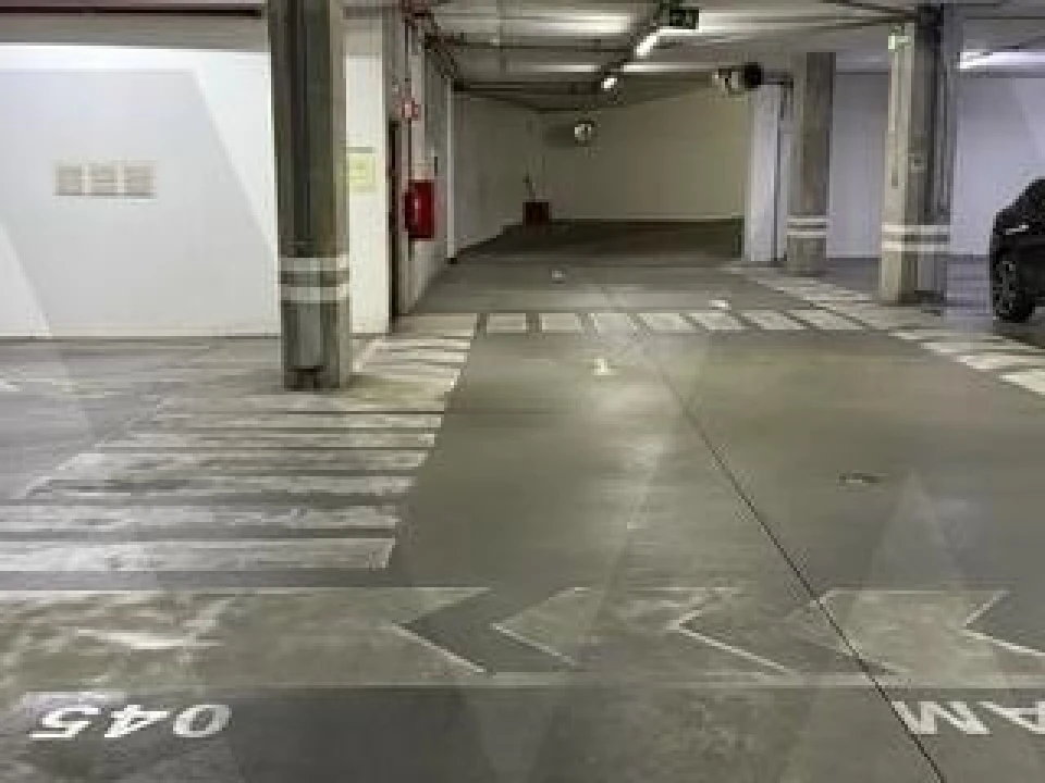 Garagem para Venda em Romeira e Várzea Foto 10