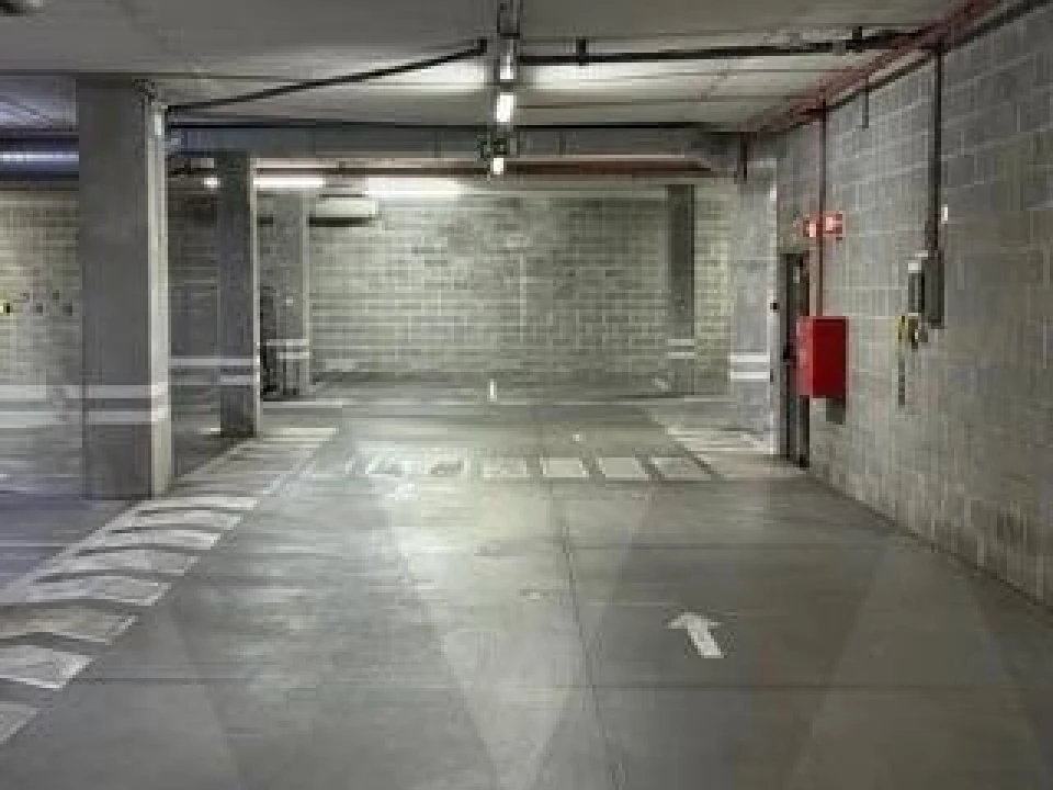 Garagem para Venda em Romeira e Várzea Foto 7