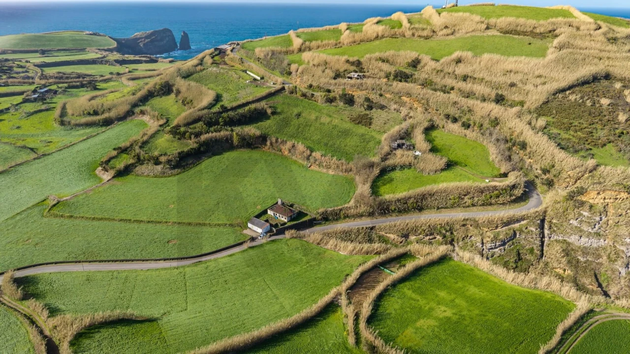 Moradia T3 para Venda em Ribeirinha Foto 5