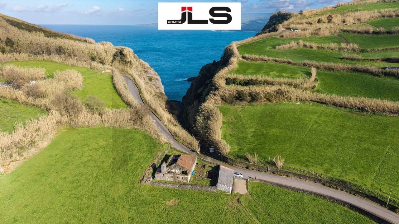 Moradia T3 para Venda em Ribeirinha Foto 1