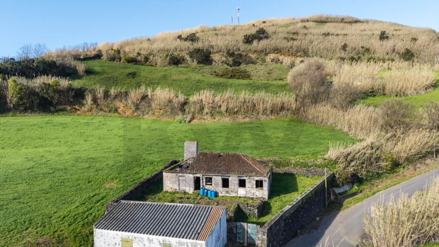 Moradia T3 para Venda em Ribeirinha Foto 11