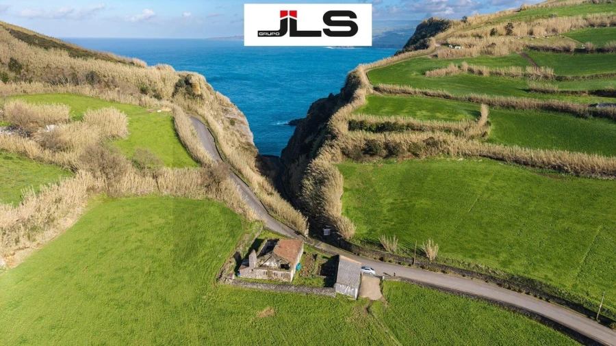 Moradia T3 para Venda em Ribeirinha Foto 1