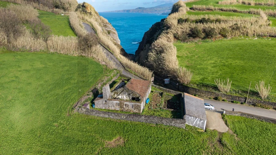 Moradia T3 para Venda em Ribeirinha Foto 3