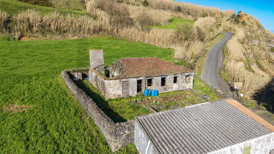 Moradia T3 para Venda em Ribeirinha Foto 4