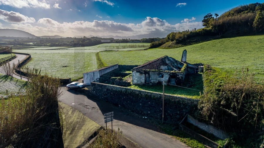 Moradia T3 para Venda em Ribeirinha Foto 14