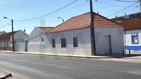 Moradia T3 para Venda em Sarilhos Grandes