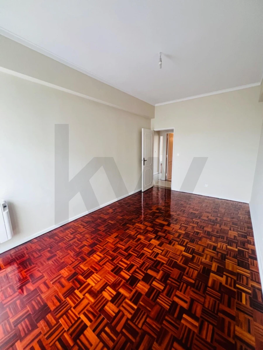 Apartamento T3 para Venda em Areeiro Foto 26