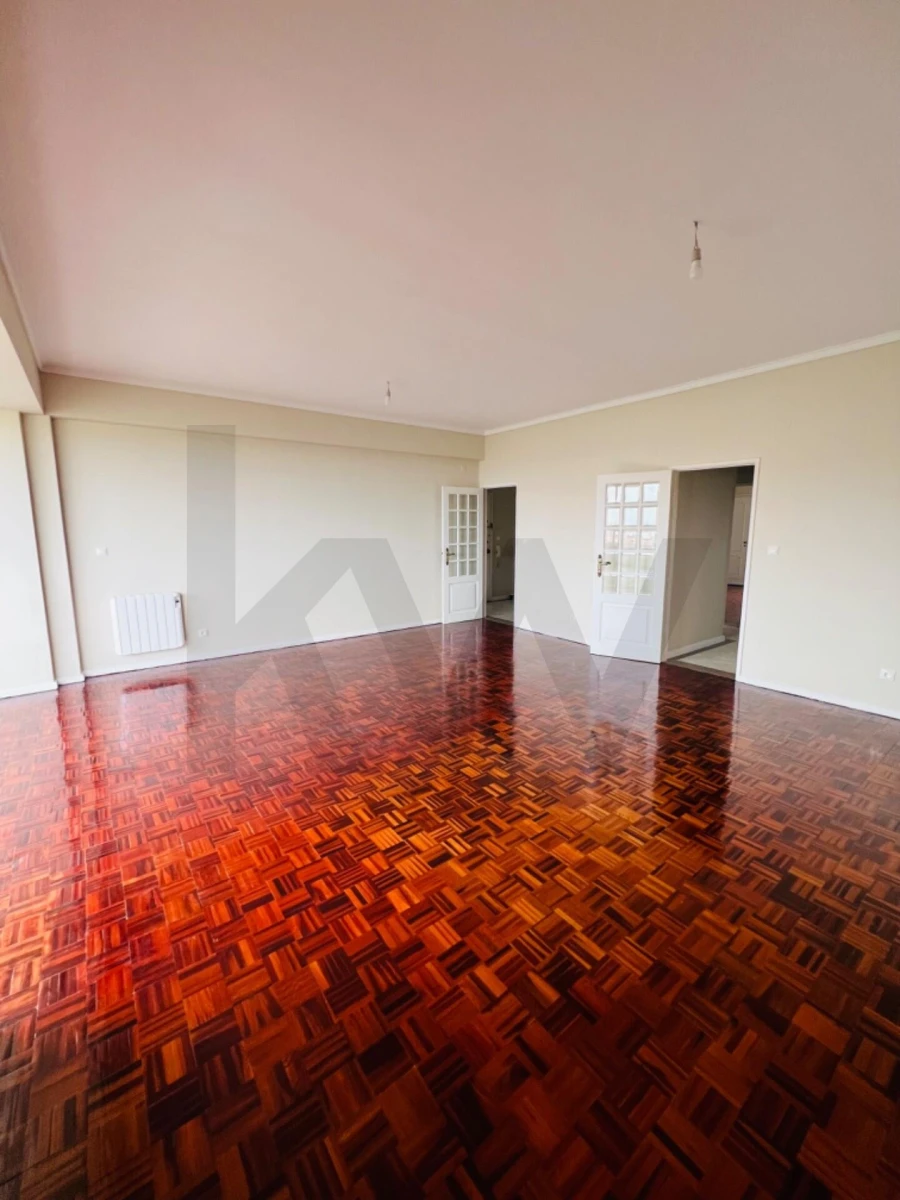 Apartamento T3 para Venda em Areeiro Foto 11