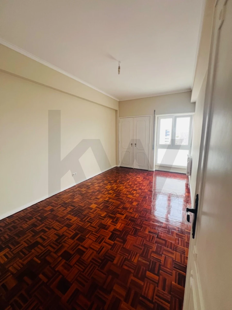 Apartamento T3 para Venda em Areeiro Foto 28