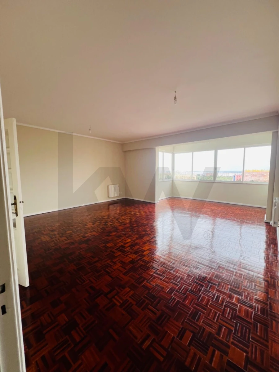 Apartamento T3 para Venda em Areeiro Foto 10
