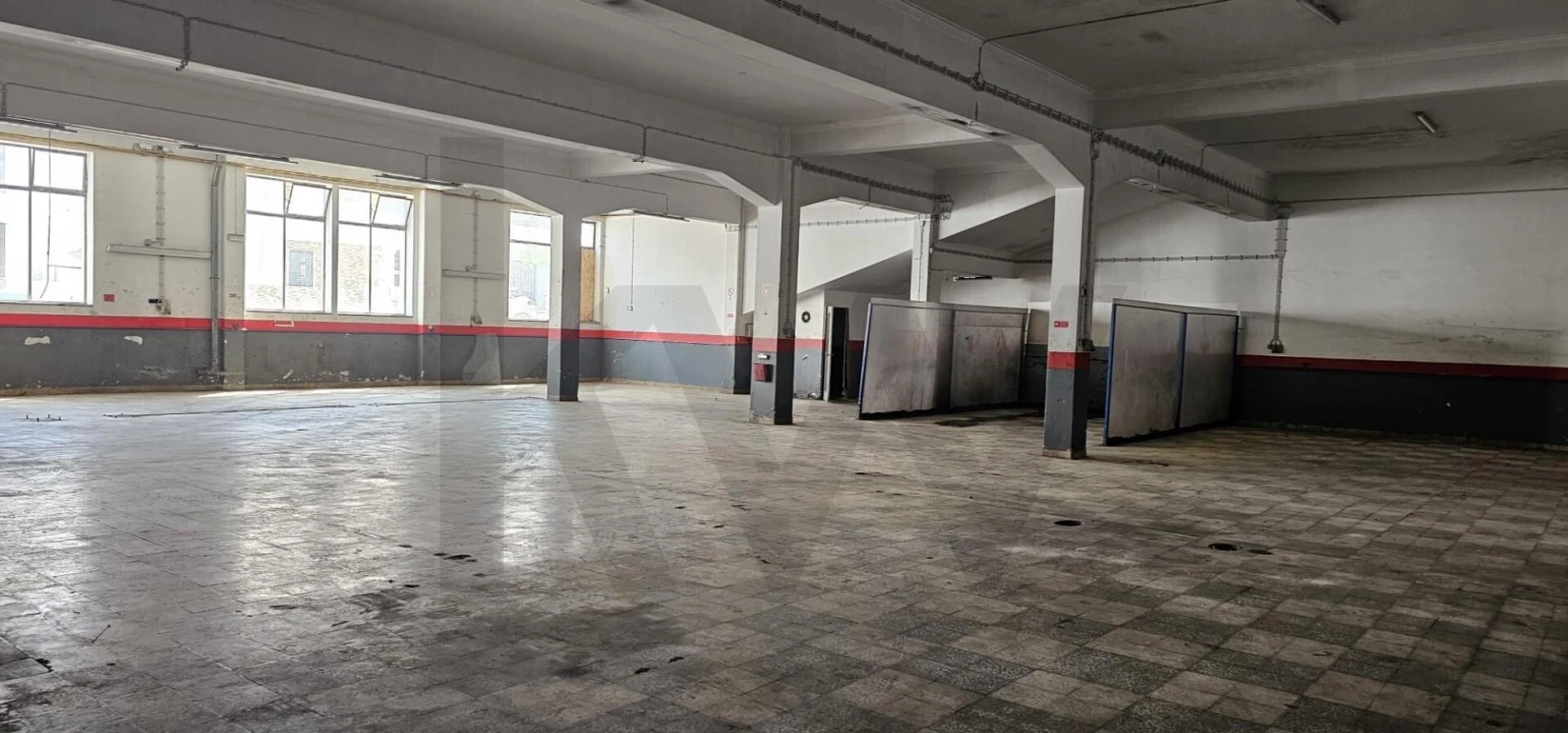 Armazém para Venda em Amora Foto 1