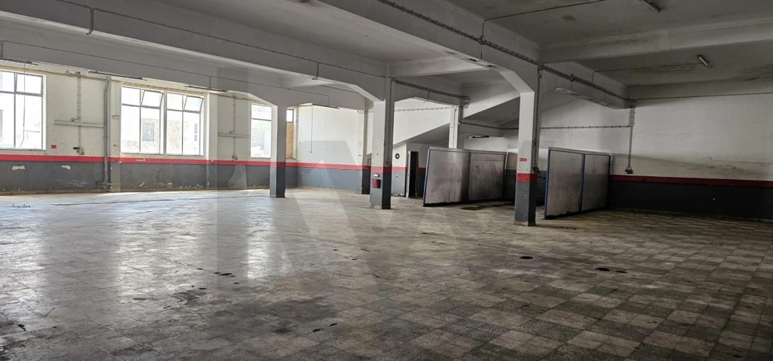 Armazém para Venda em Amora Foto 1