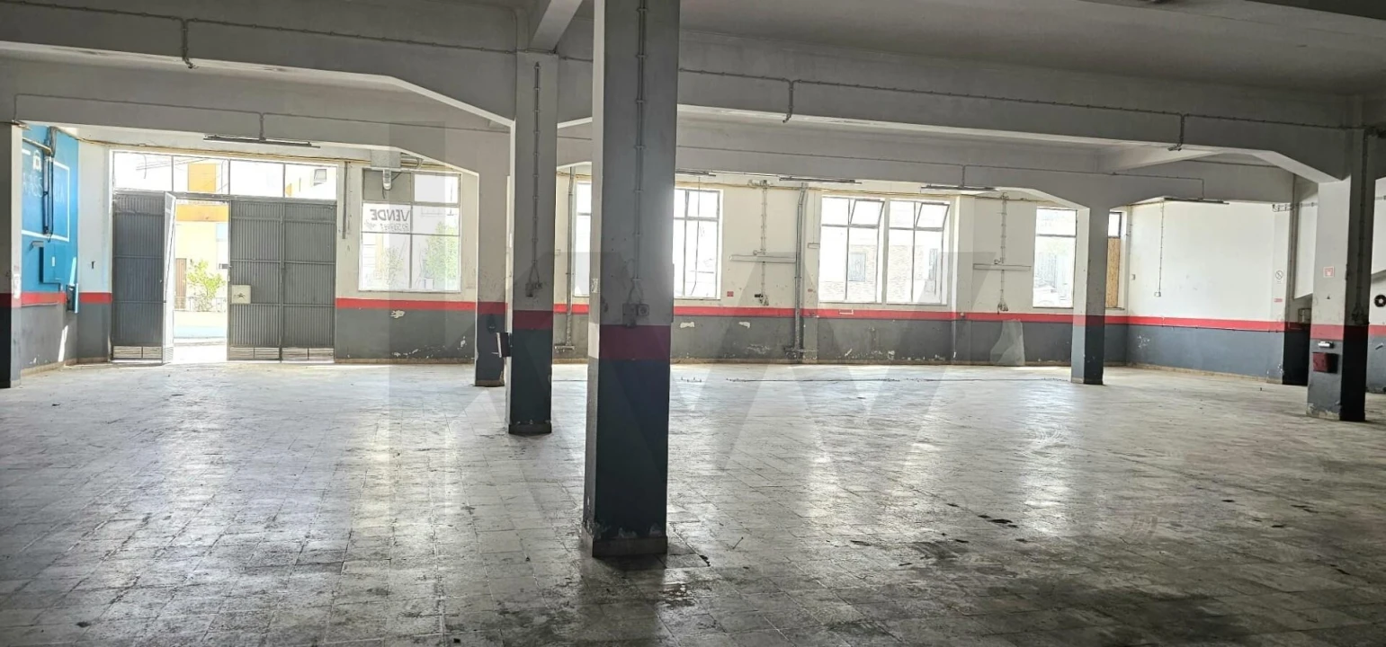 Armazém para Venda em Amora Foto 3