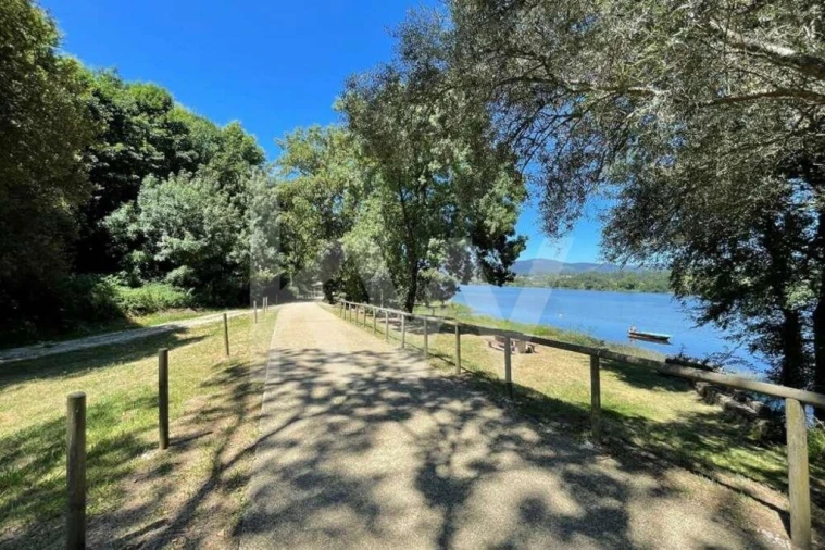 Terreno para Venda em Campos e Vila Meã