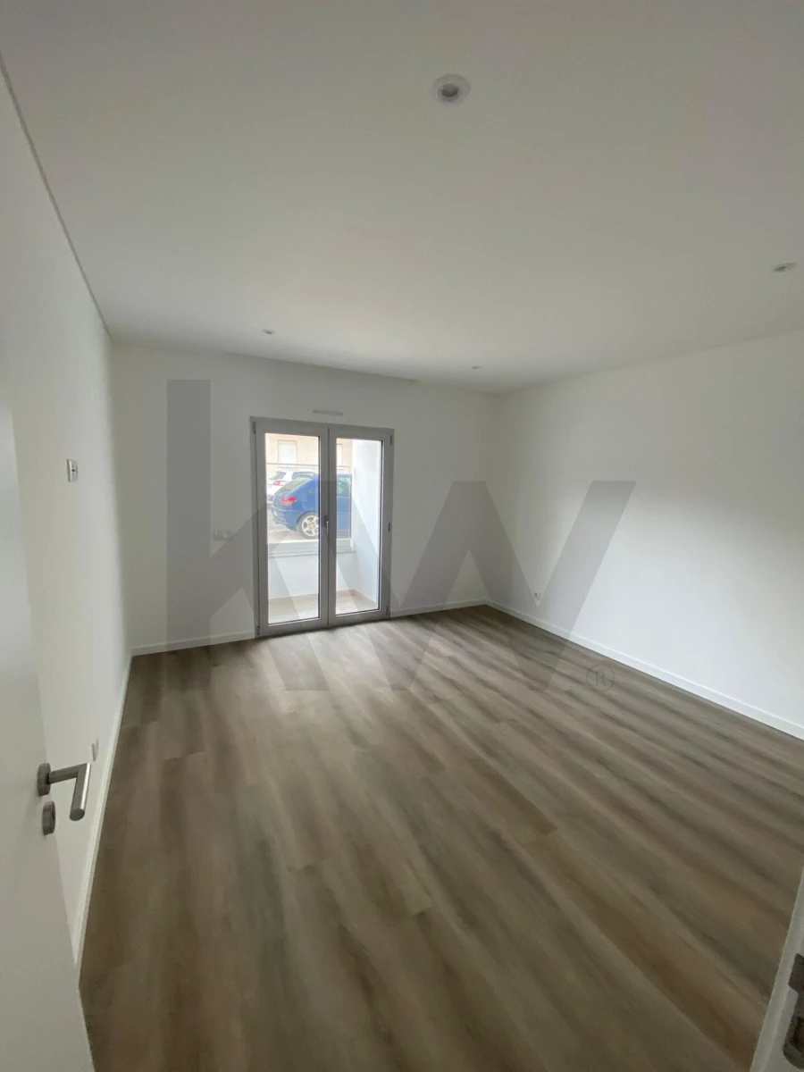 Apartamento T1 para Venda em Nazare Foto 3